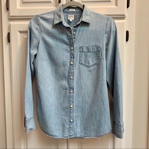 EUC J. Crew perfect fit chambray button up shirt